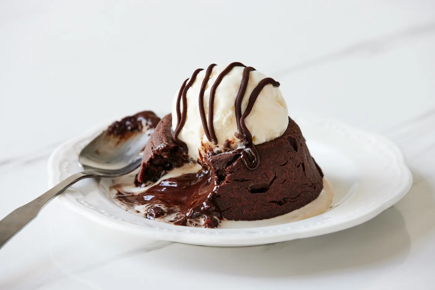 Dessert au chocolat et glace